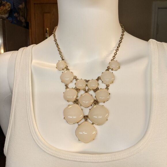 Gorgeous Vintage milky white glass stone statement necklace - Picture 6 of 14